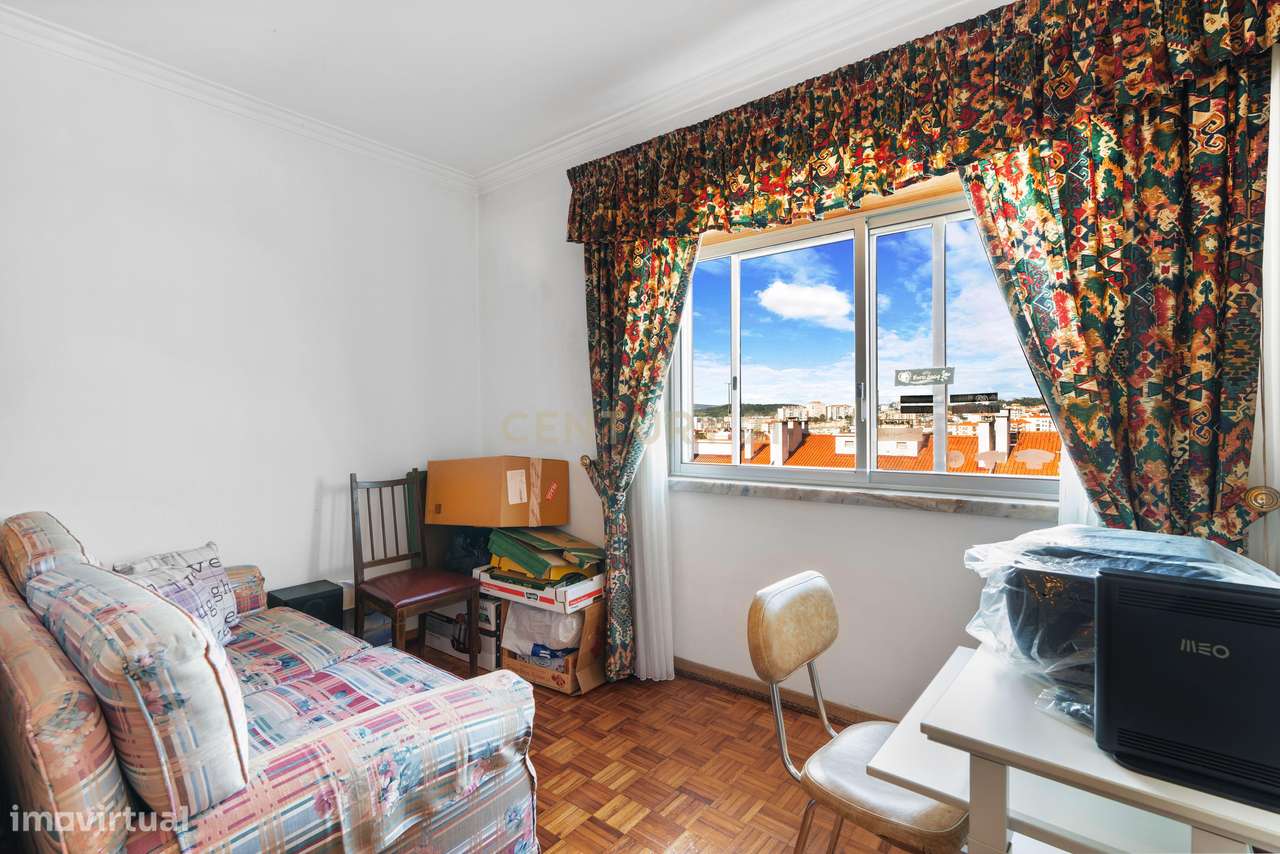 Apartamento T2 com varanda e vista desafogada-10