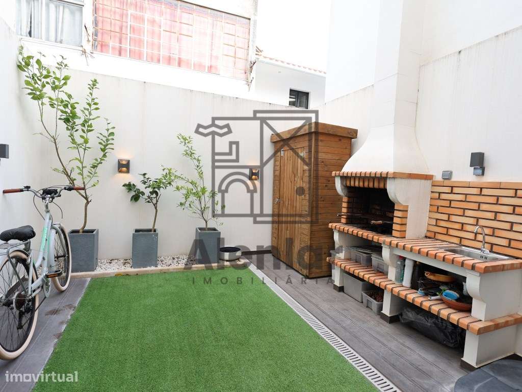 Moradia T3 como nova, no centro de Alhandra-28