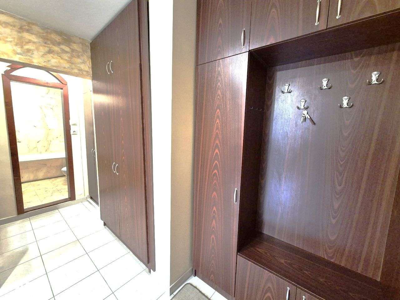 Apartament spatios, frumos renovat, ultracentral, Arad-9