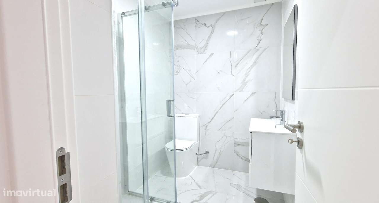 Charmoso T2 Renovado com Terraço O Refúgio Familiar Perfeito com Elegâ - Grande imagem: 5/6