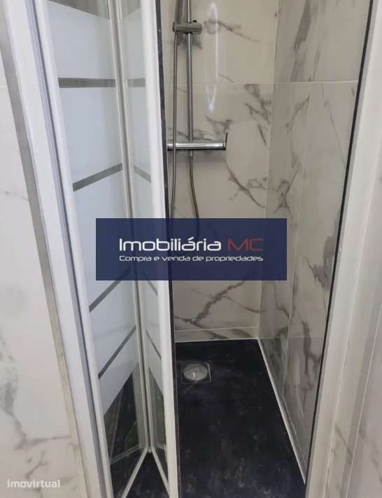 Apartamento T2 Remodelado junto a Loja do Cidadão do Porto-9