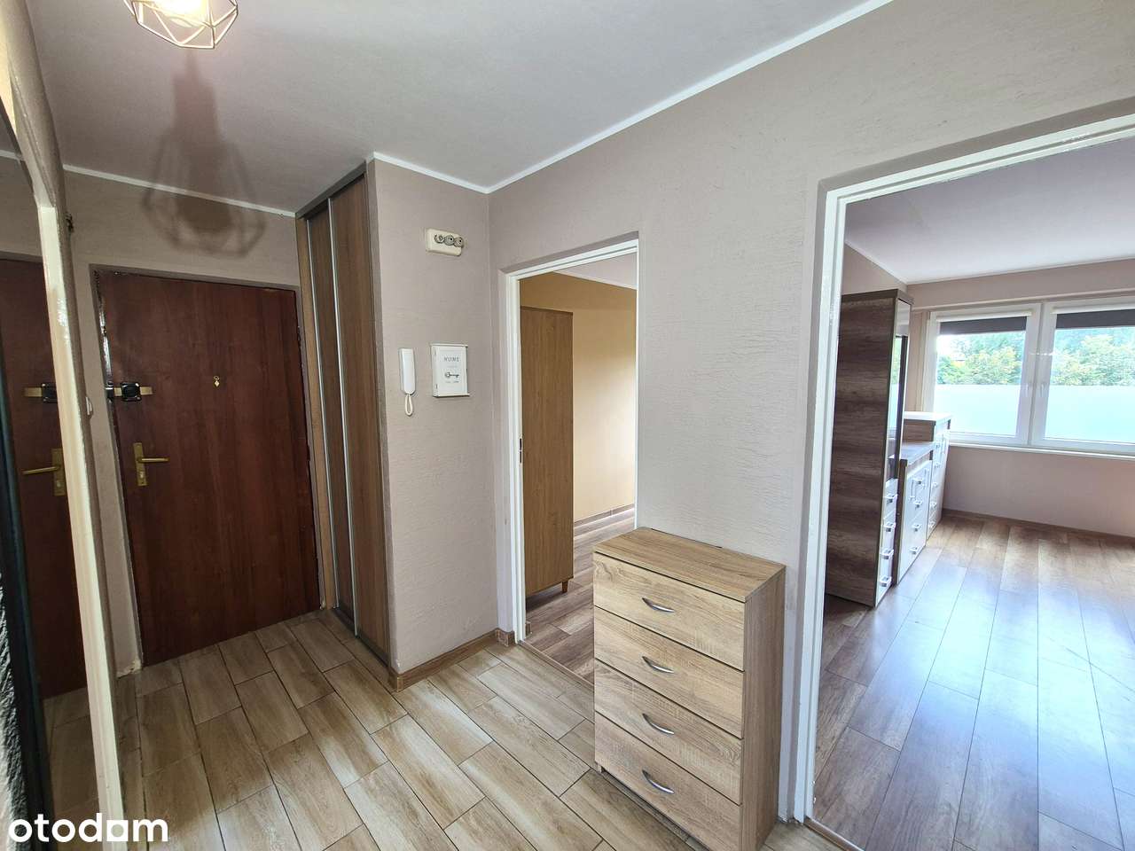 3 pokoje w centrum Bełchatowa- balkon, piwnica, dostępne od zaraz! - Pełny obrazek: 1/10