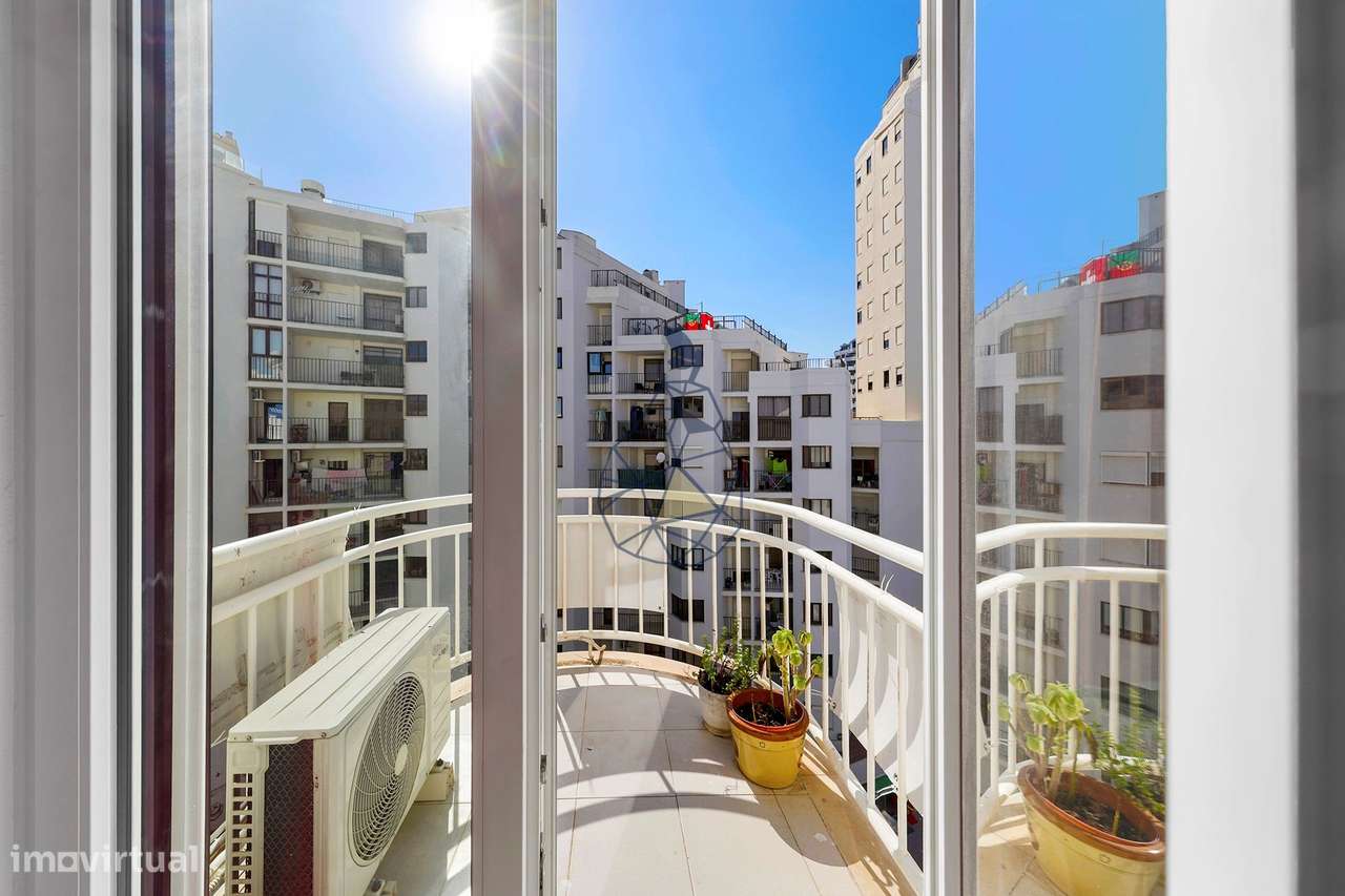 Apartamento Duplex T3 mobilado,  3 casa de banho ,Terraço, Vista Mar A-5