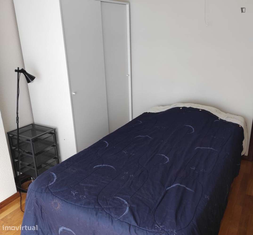 Quarto - localizado em Santa Marinha Porto - Grande imagem: 4/10