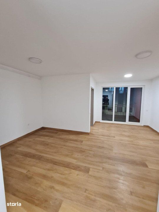 Apartament cu nisa de dormit, bucatarie inchisa, parcare, zona Parculu