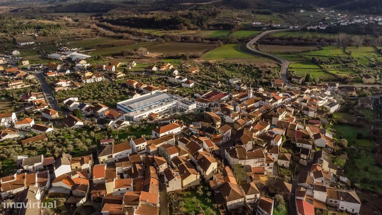 Moradia em Banda T2 / Covilhã, Peso-17