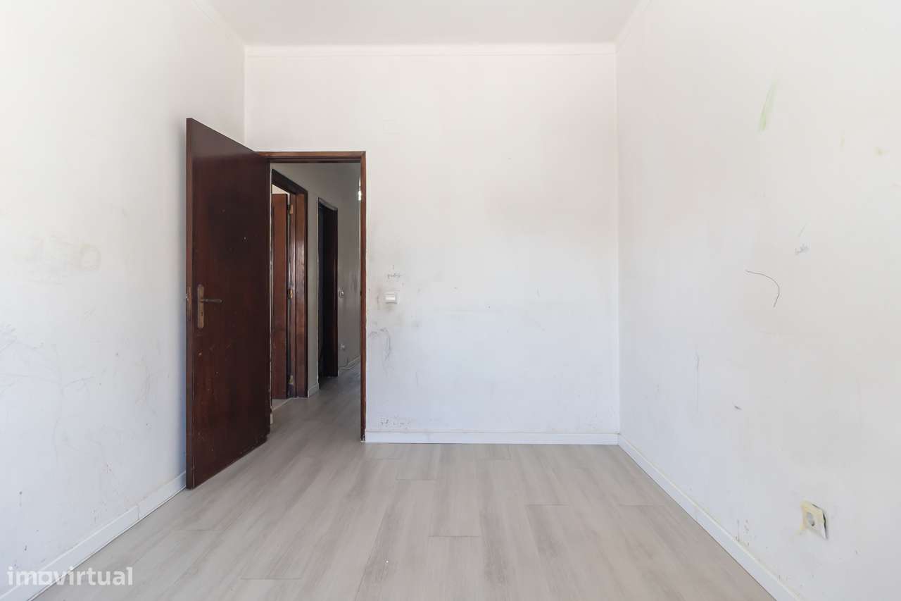 Apartamento de 4 assoalhadas na Amora-11