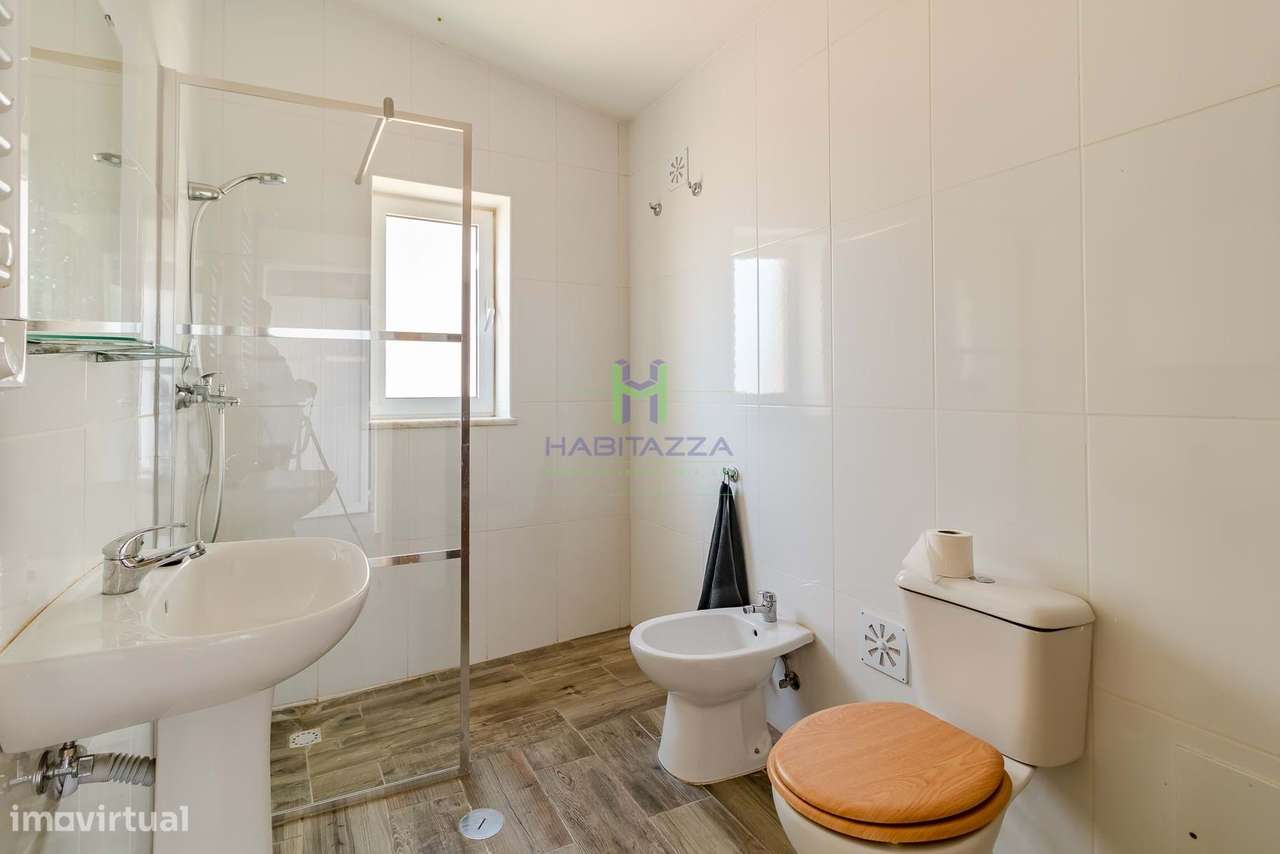 Moradia T1 com Jardim e Logradouro, em Budens, para Venda-17