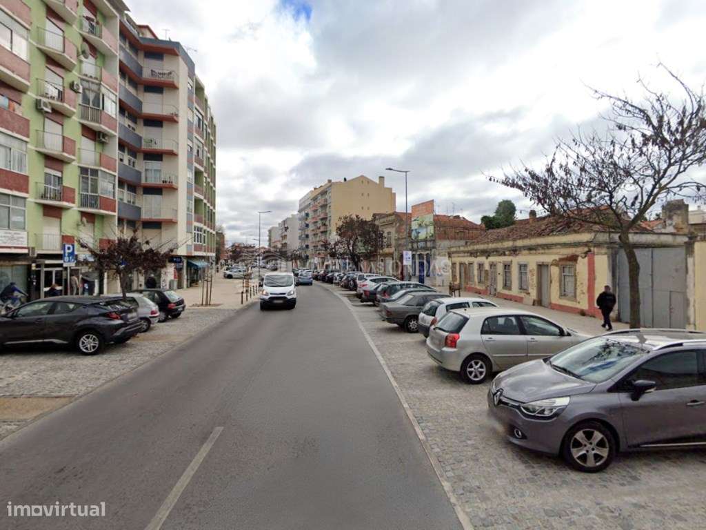 Conjunto de 3 imóveis em ruína para reabilitação no centro de Setúbal - Grande imagem: 5/20