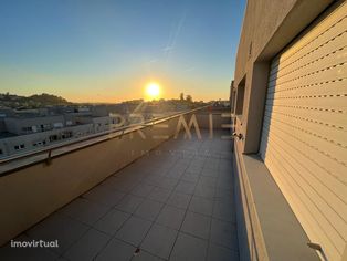 Apartamento T2 c/ 2 Terraços e Vista Mar