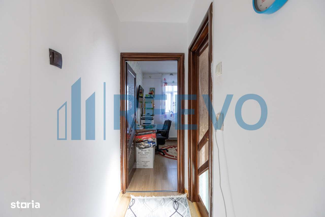 Apartament de vanzare cu doua camere, decomandat - str Cornisa Bistrit-8