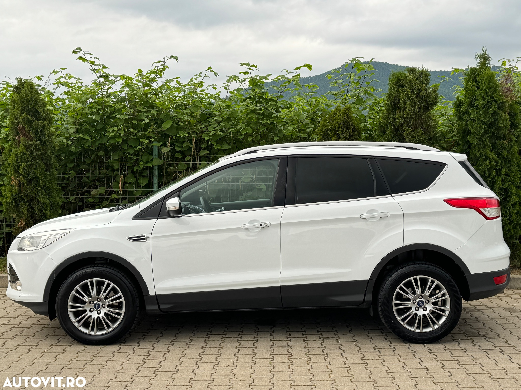 Ford Kuga 2.0 TDCi 2x4 Titanium - 16