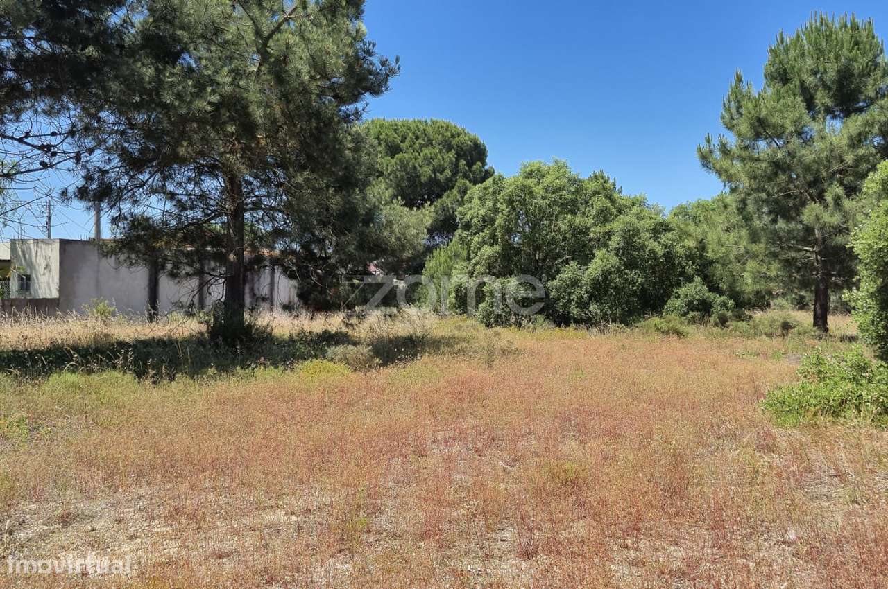 Terreno potencialmente urbanizável em Fernão Ferro, Seixal - Grande imagem: 2/22