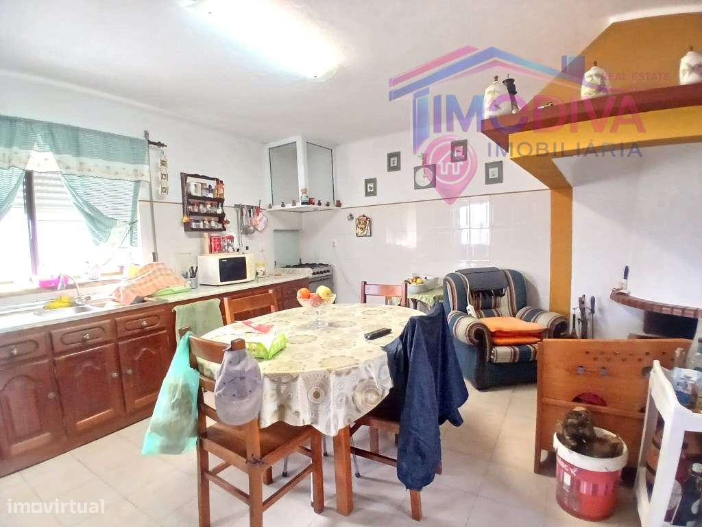 Moradia térrea T4, com churrasqueira e jardim em Arega-44