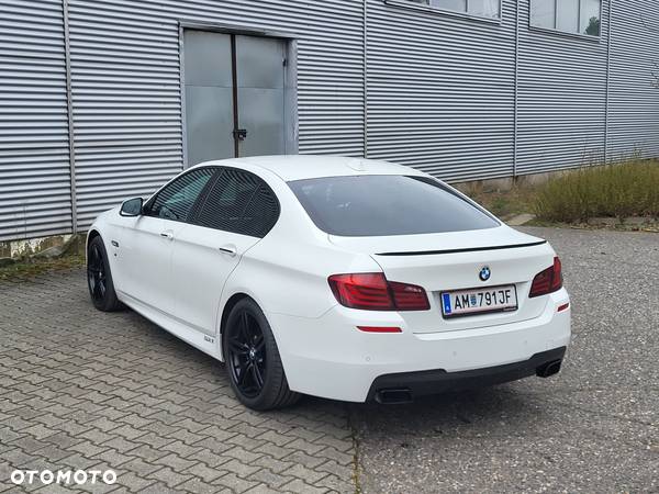 BMW Seria 5 525d xDrive - 11