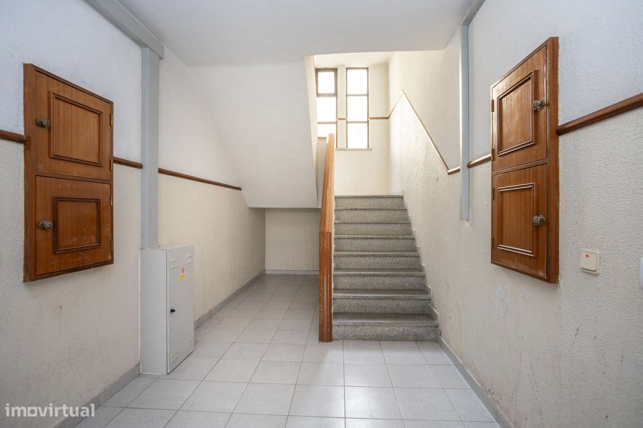 Apartamento T2 com Arrecadação-16
