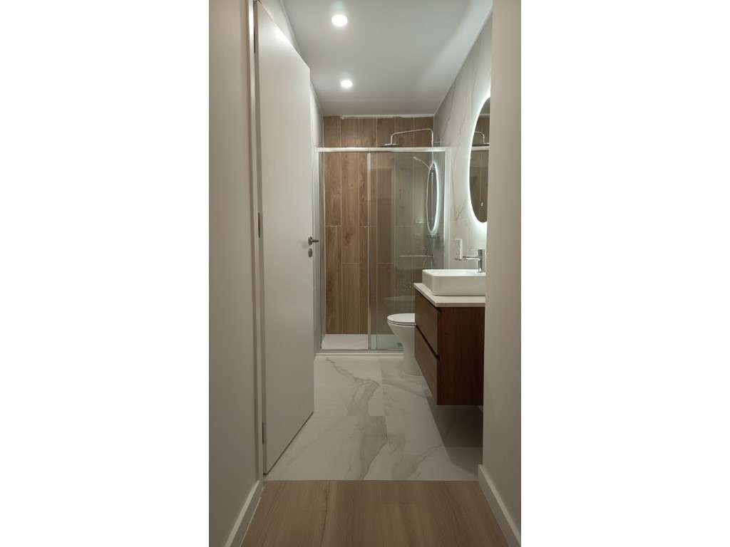 Apartamento T1 c/ Arrecadação Renovado em Porto Salvo-13