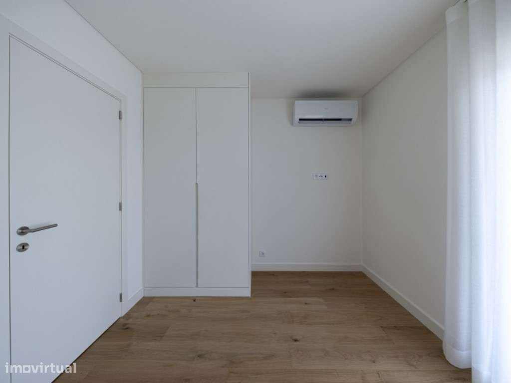 Apartamento T2 Novo no Seixal Baía com Terraço e Estacionamento-15