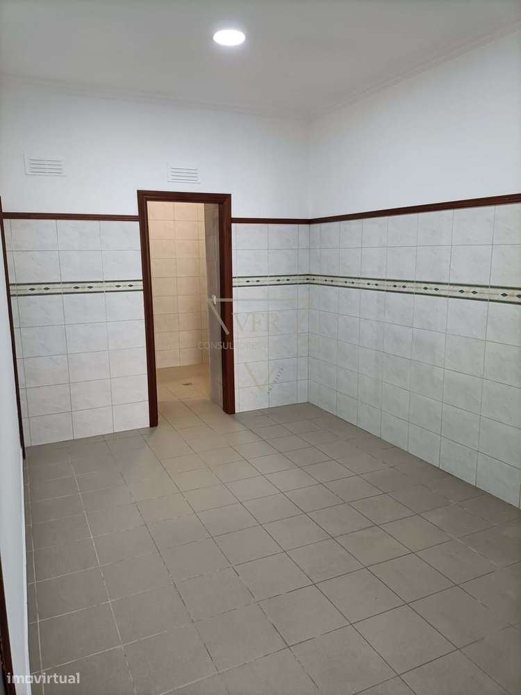 Loures, Zona BOTICA (GUERREIROS) - Loja de Rua, para Venda – 70m²-1