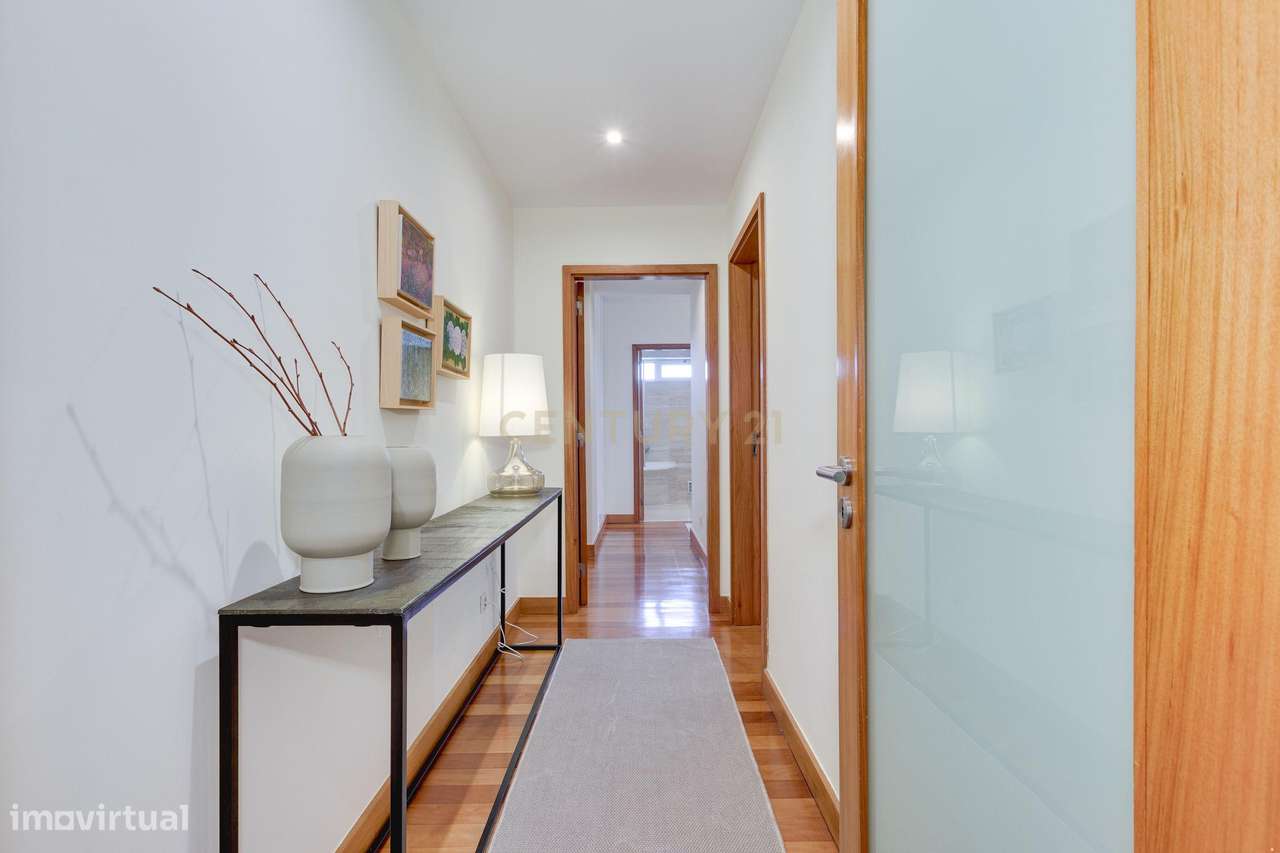 T4+1 na 1ª linha Condomínio fechado Parque das Conchas-29