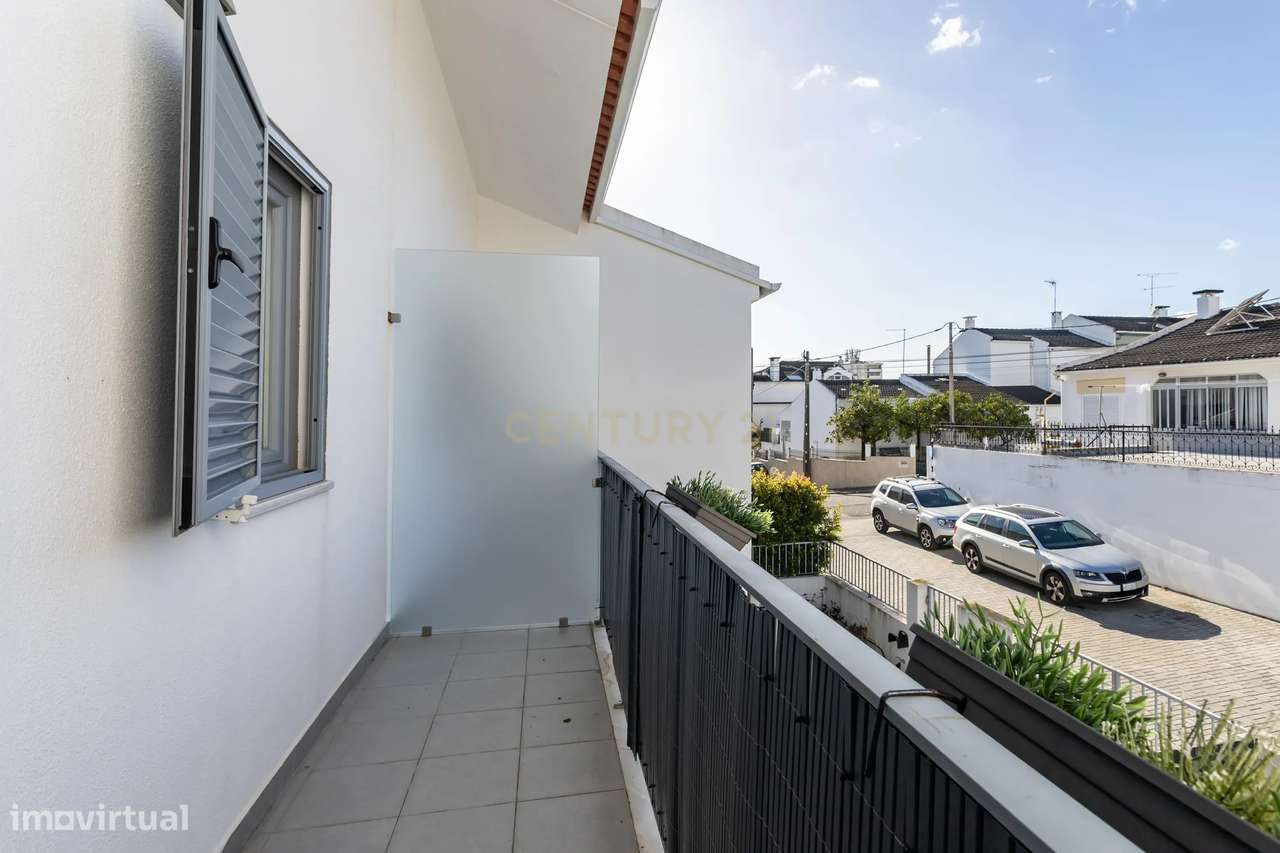 Moradia em banda T3 no Alto do Moinho-24