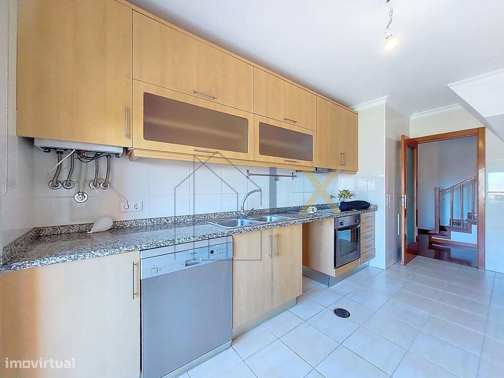 Apartamento T3 duplex em area residencial tranquila em Santa Joana!!! - Grande imagem: 5/26