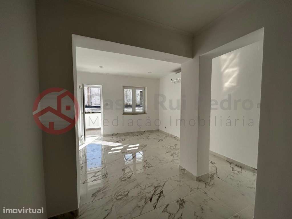 Apartamento T1+1 remodelado, na Cova da Piedade, Almada - Grande imagem: 3/15