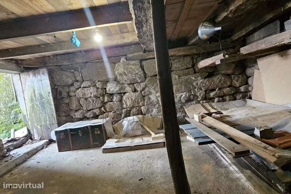 Duas Moradias (T2+T1) com logradouro em Santa Cruz do Douro – Baião - Grande imagem: 3/25