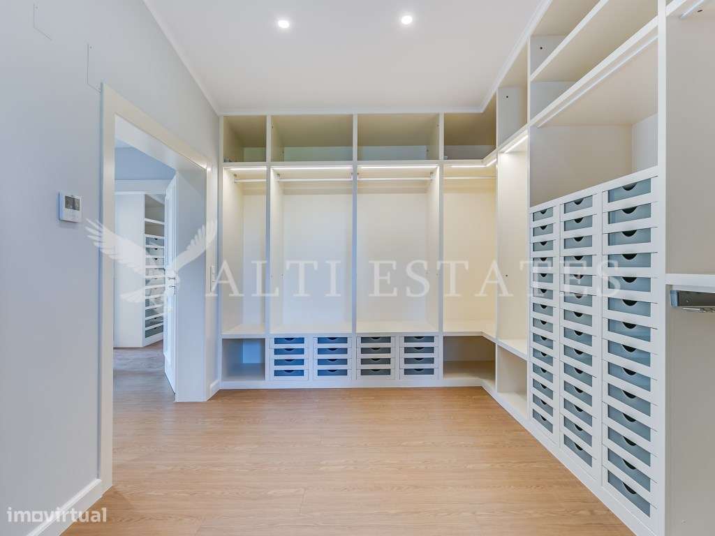 Deslumbrante moradia em zona nobre do Estoril-31