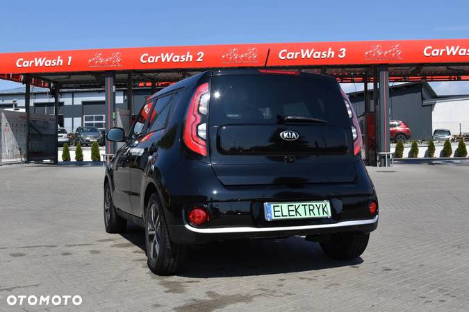 Kia Soul EV Plug - 11