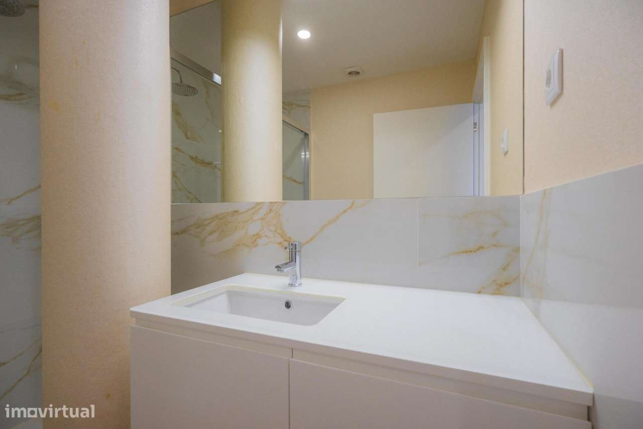 T1 Moderno e Luminoso com Metro Próximo e Acesso Rápido à Praia...-10