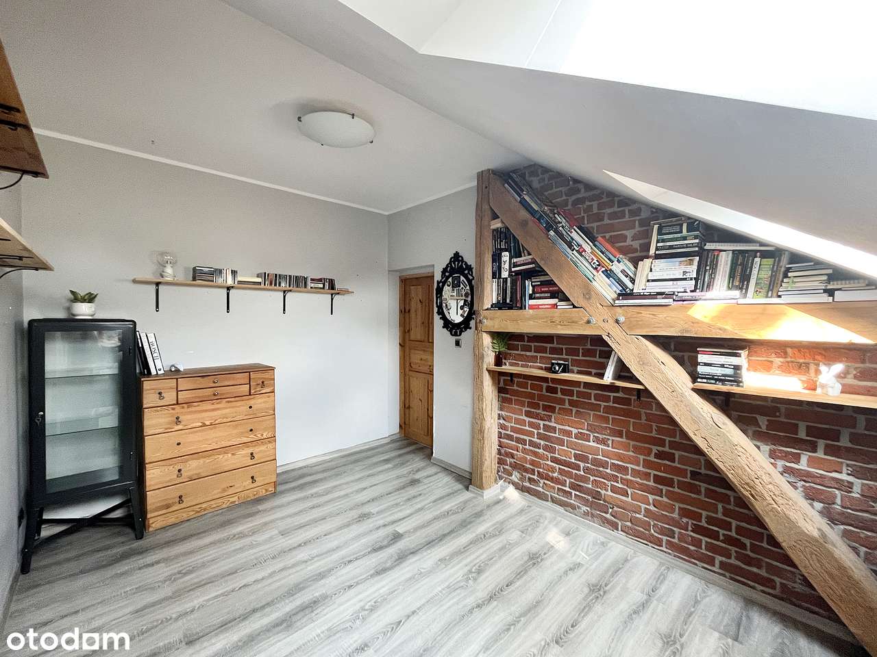 Klimatyczne mieszkanie w odrestaurowanej kamienicy z miejscem park.-11