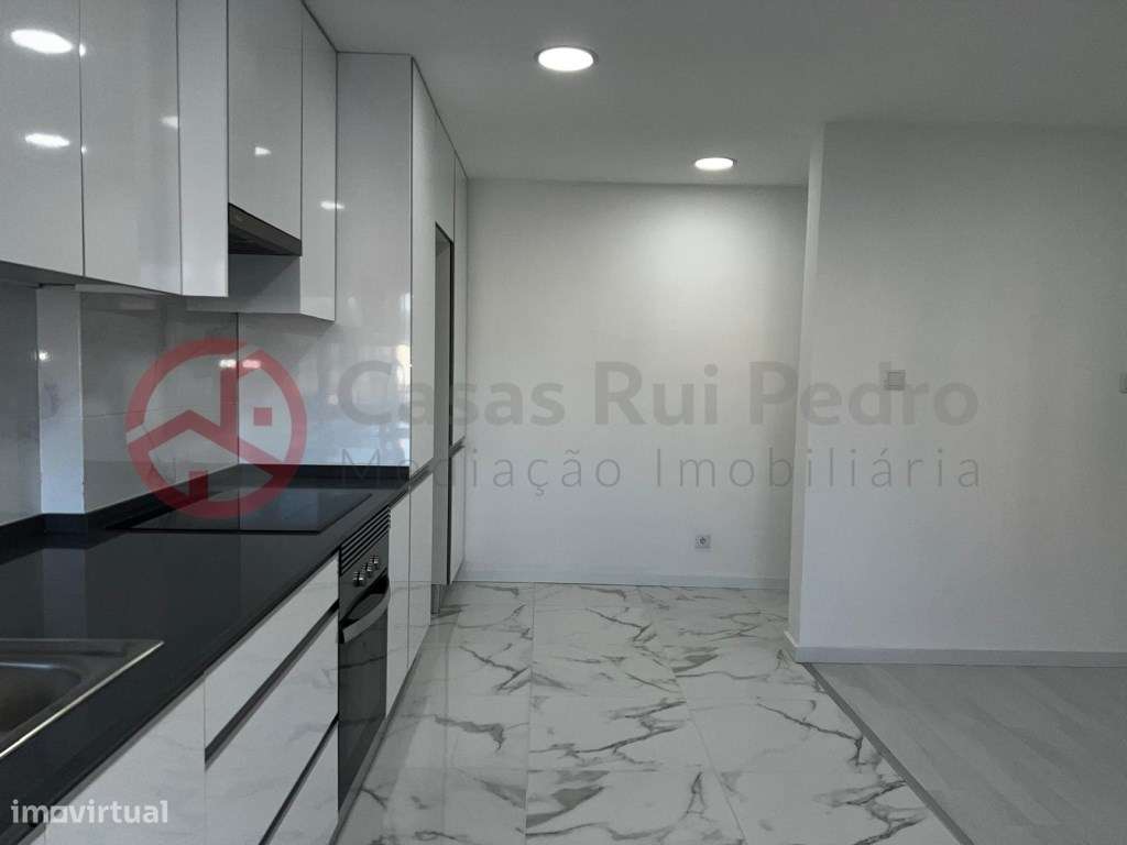 Espetacular T3 no Centro do Laranjeiro - Grande imagem: 2/53