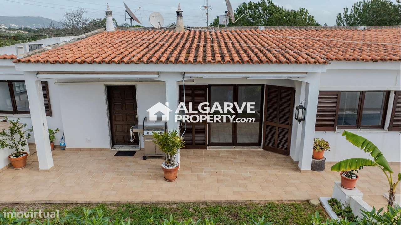 Moradia térrea em lote privado com três quartos perto golfe da Quinta - Grande imagem: 5/44