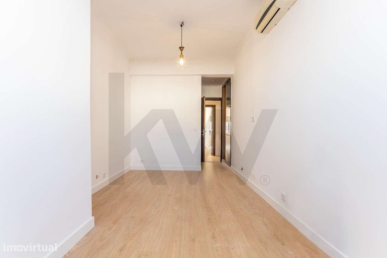 Apartamento T4 transformado em T3 totalmente remodelado na Cova da Pi-17