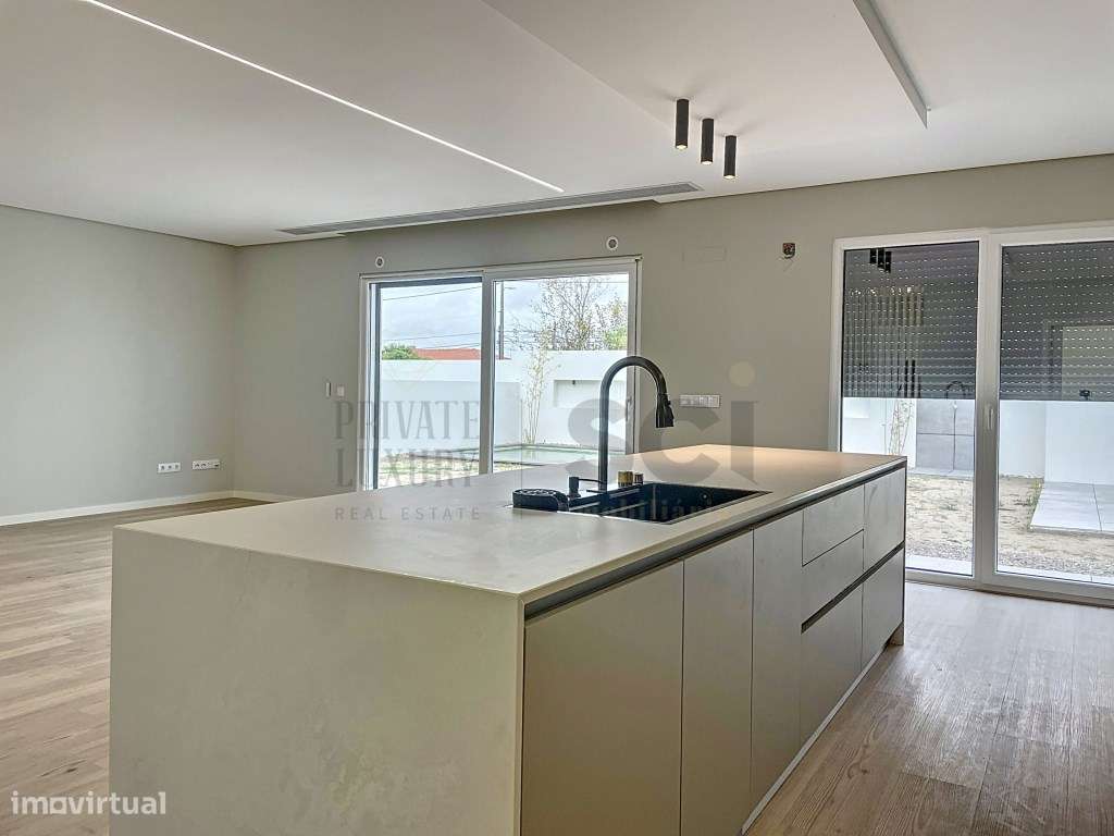 Moradia T4 Independente Azeitão Garagem Piscina e Jardim - Grande imagem: 5/54