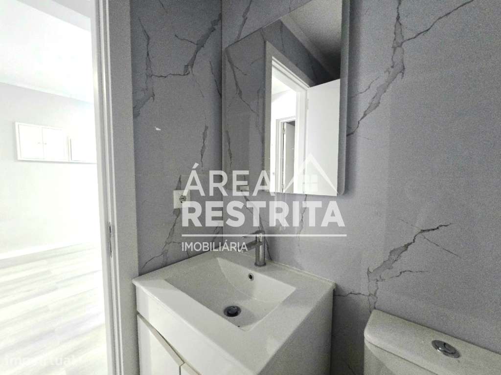 APARTAMENTO T2 TOTALMENTE REMODELADO EM BENFICA – LISBOA-13