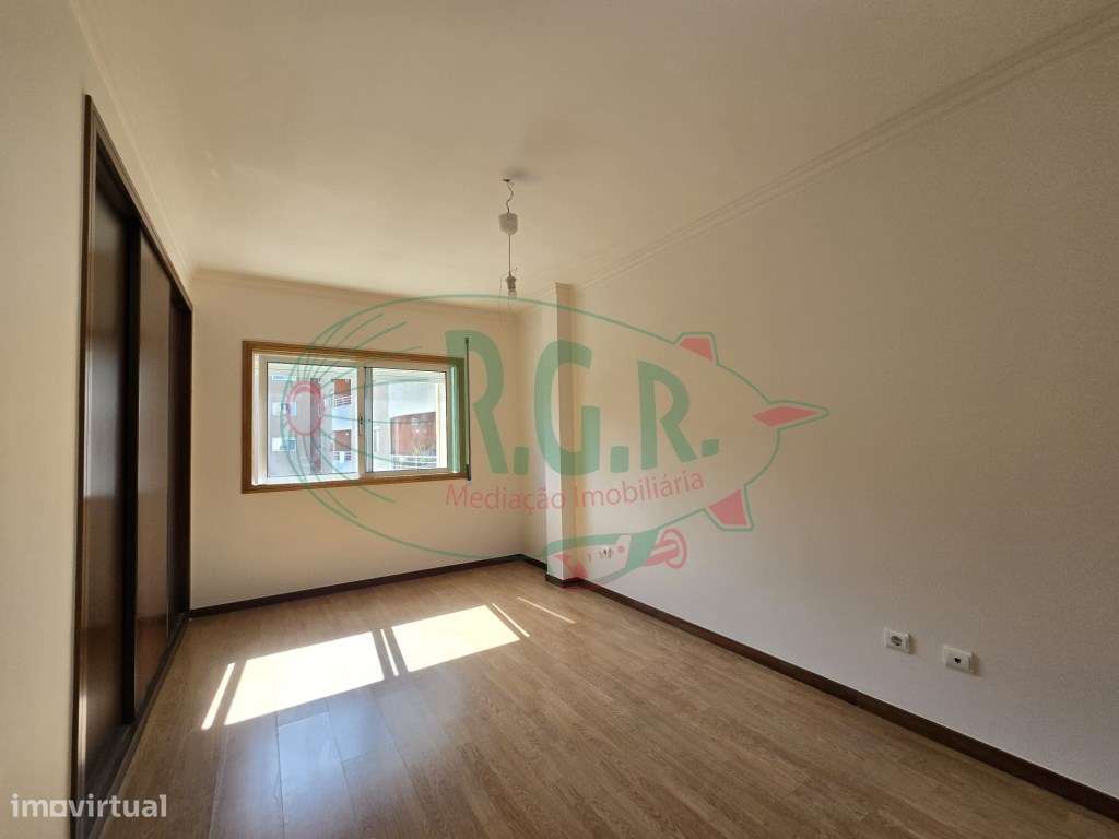 T2 C/ Lg Garagem e Arrúmos - Próximo Metyis-14