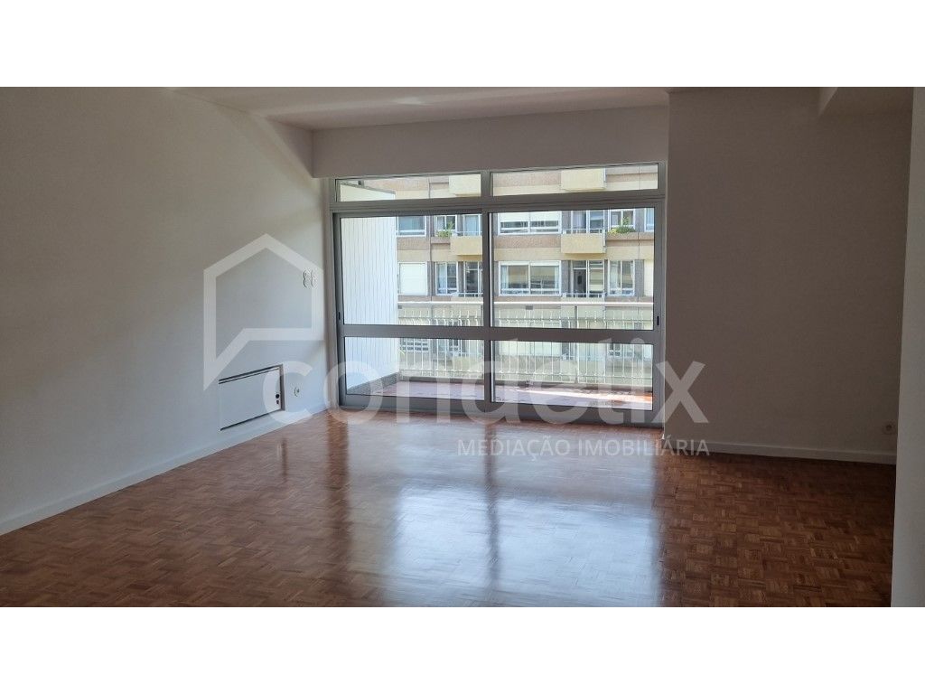 Apartamento T4 completamente remodelado no Foco, em Ramal...