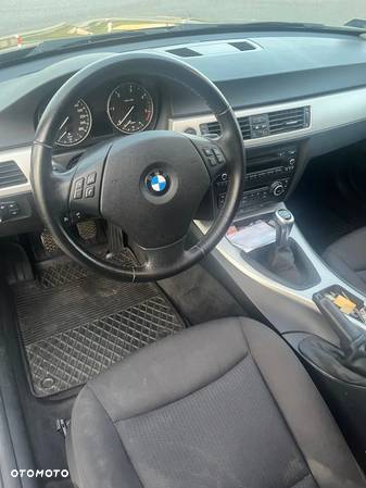 BMW Seria 3 320d - 10