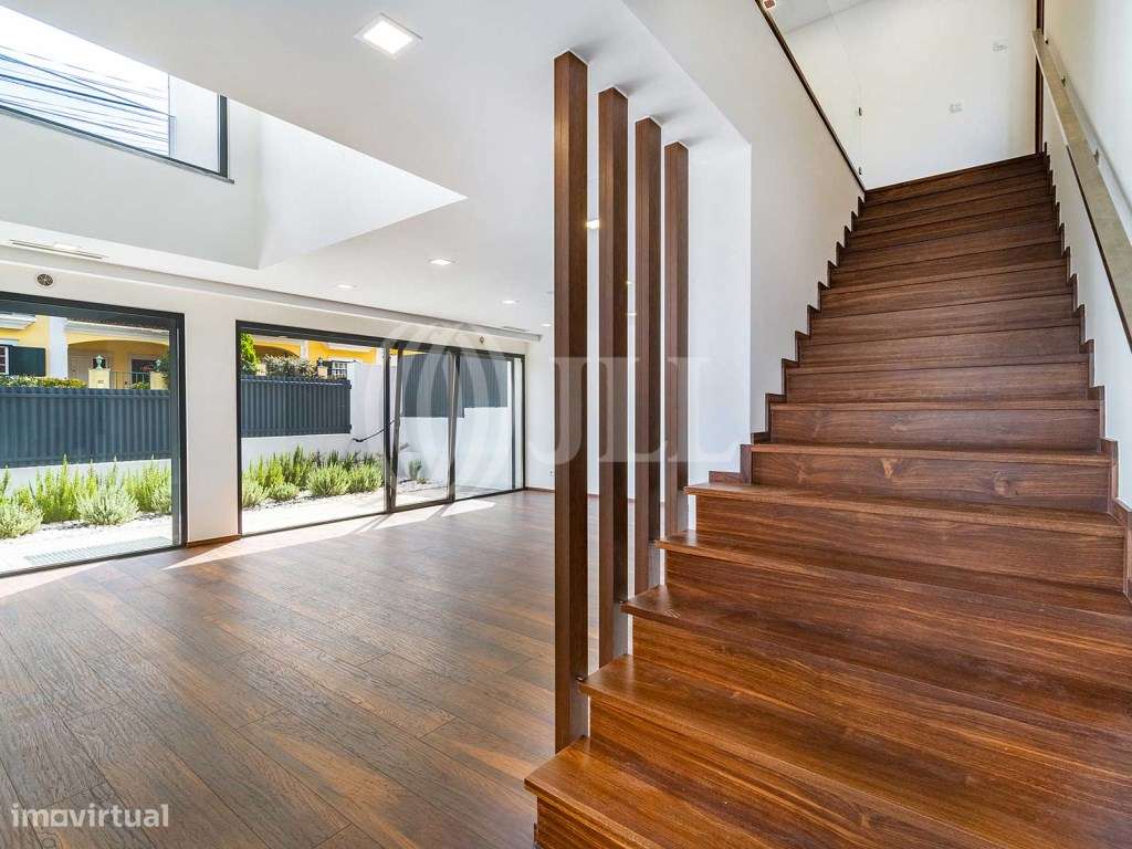 Moradia T3+1 contemporânea em Atibá, Estoril - Grande imagem: 4/24