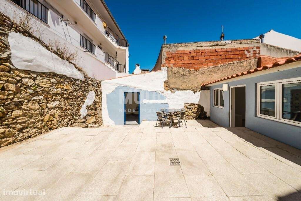Moradia térrea T1+1 renovada com charme na Rua Direita, 35 mesmo no co-18