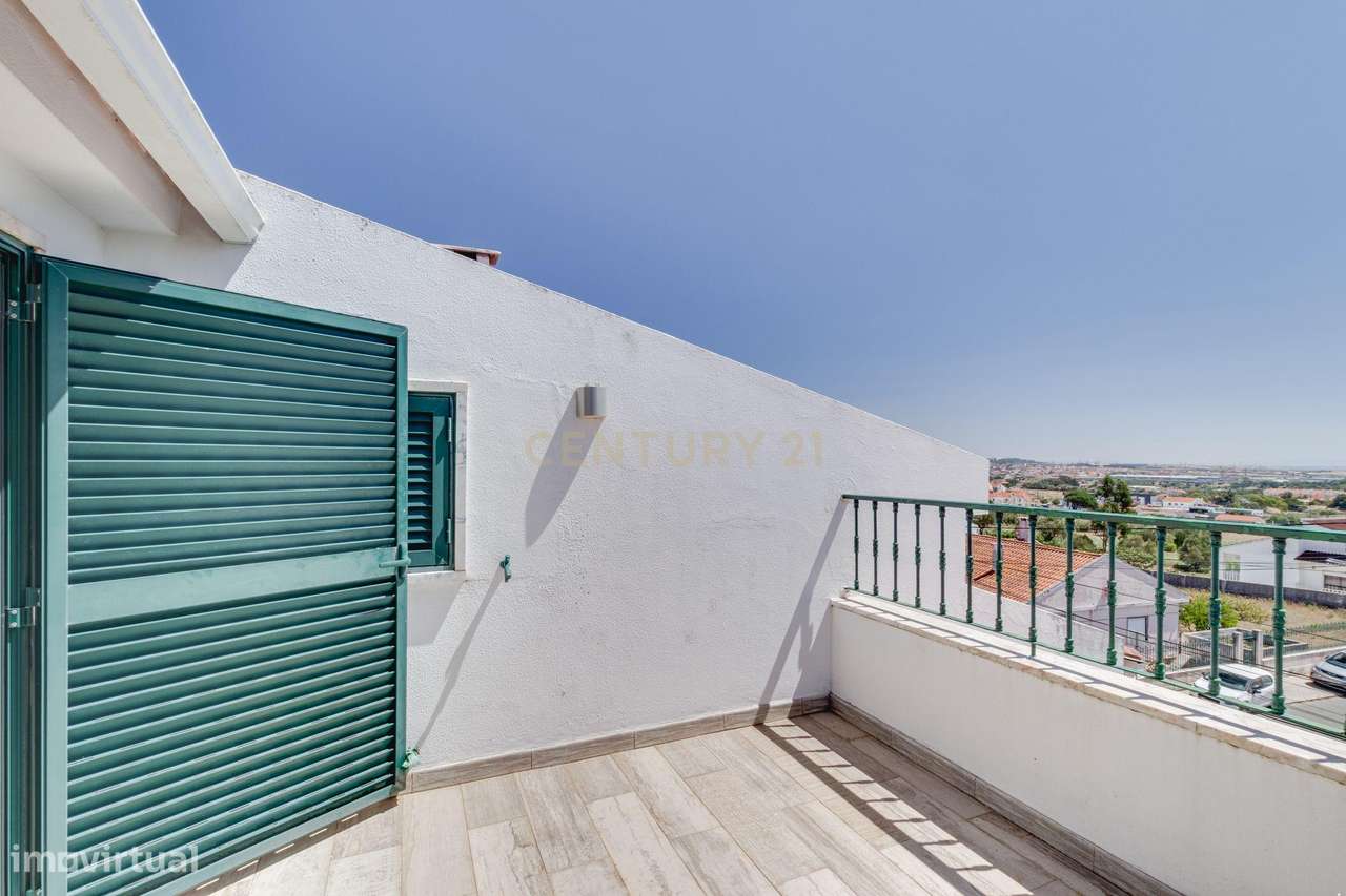 MORADIA T4 COM JARDIM E GARAGEM-45