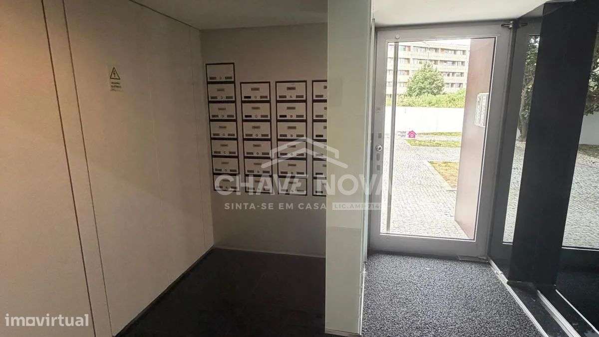 T2 Seminovo c/varanda e garagem Box em Canidelo-27