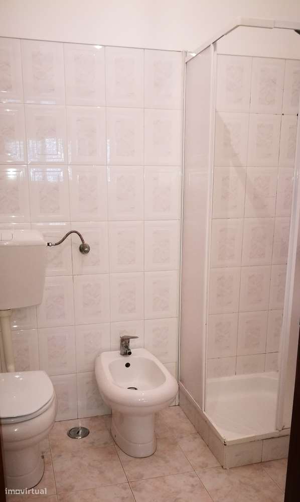 Apartamento T3 em Benavente com Varandas-12