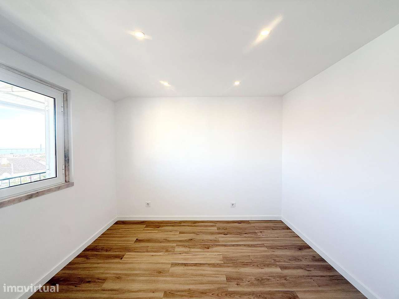 T2 remodelado c/ varanda e vista rio!-16