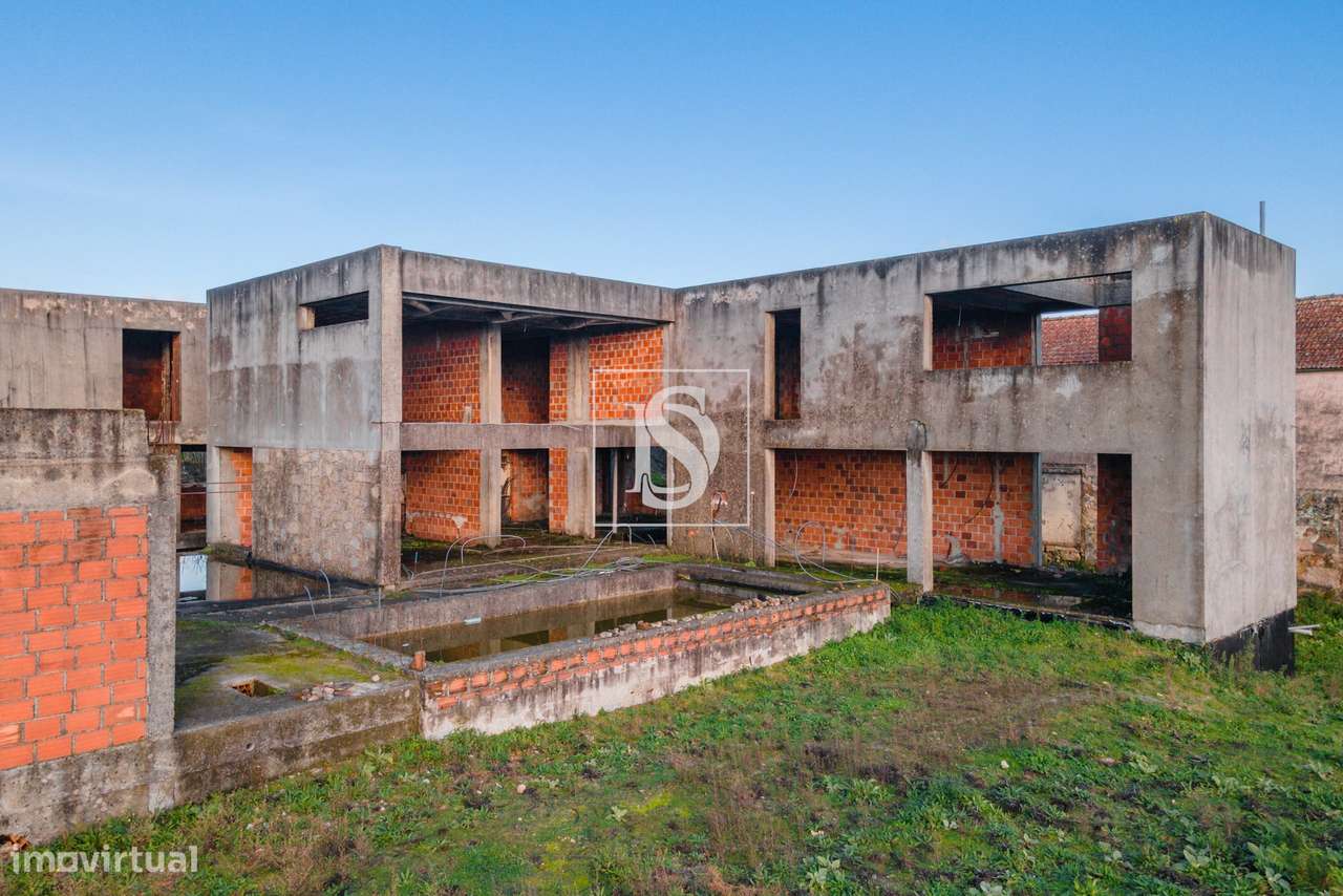 Projeto de Luxo para Concluir – Terreno + Estrutura em Alvelos-9
