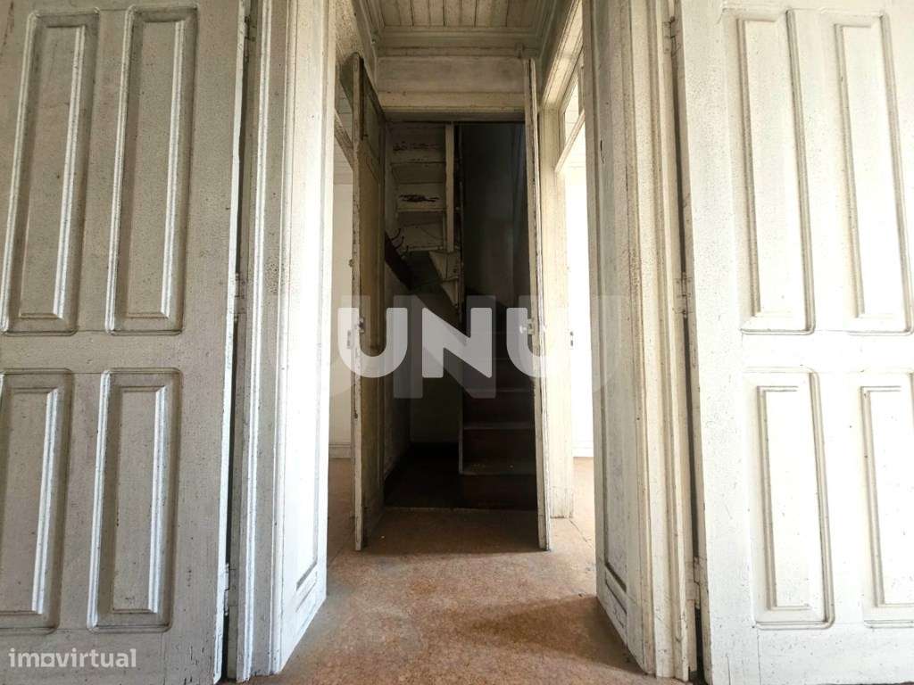 Prédio Urbano - Pleno Centro da Cidade de Viseu-7