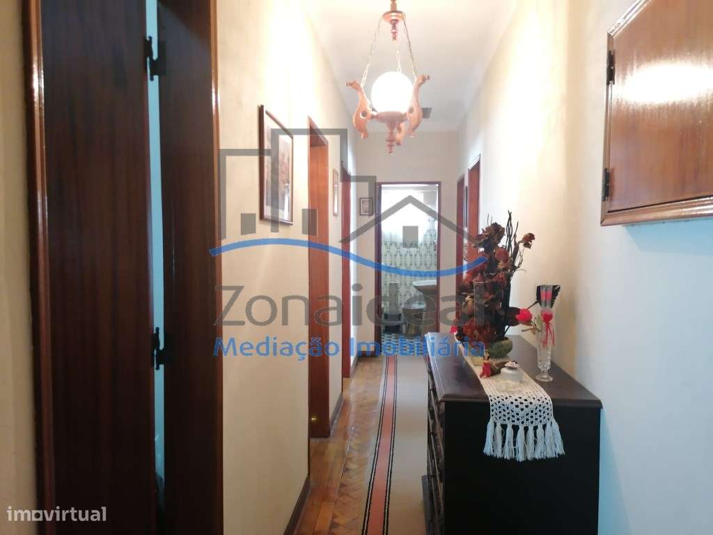 Moradia com dois pisos e logradouro, localizada em Alenquer-11