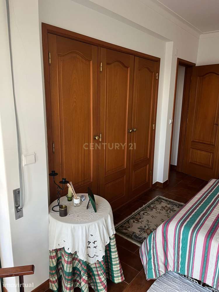 Moradia T4 em condomínio fechado com piscina, vista mar e walking dist-26